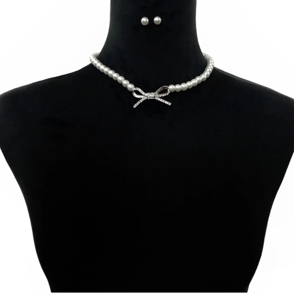 Pearl with Rhinestone Bow Necklace Earrings Set - Picture 3 of 3